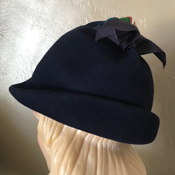 GLAMOROUS VINTAGE NAVY BOWLER HAT WITH PLEATED CROWN, GROSGRAIN BOW & FEATHERS main image 11